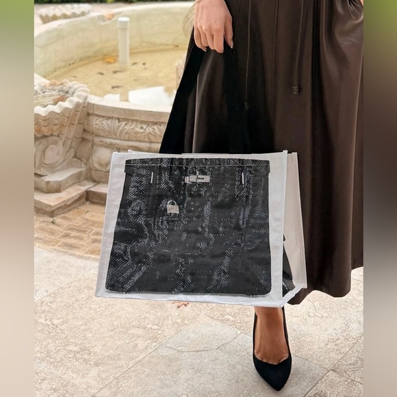 *B*i*r*k*i*n* “Print” Reusable Shopping Tote in Black - Picture 9 of 10